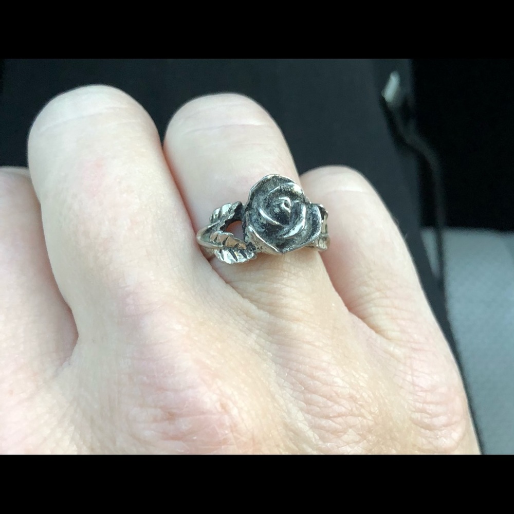 💙Sterling silver rose Sz 8 ring vintage 30+ yrs